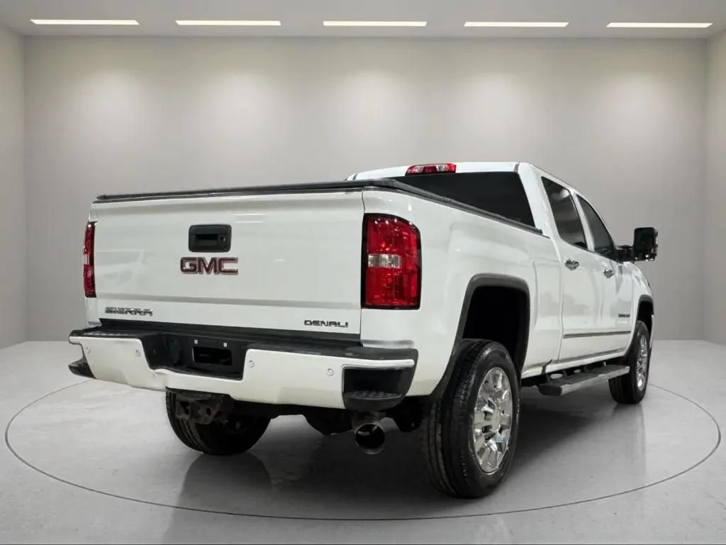 Used 2016 SUMMIT WHITE GMC Denali image 4