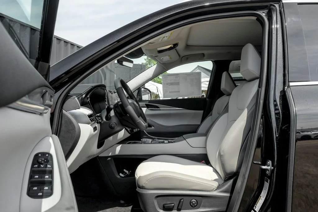 New 2027 MINERAL BLACK INFINITI Luxe AWD image 11