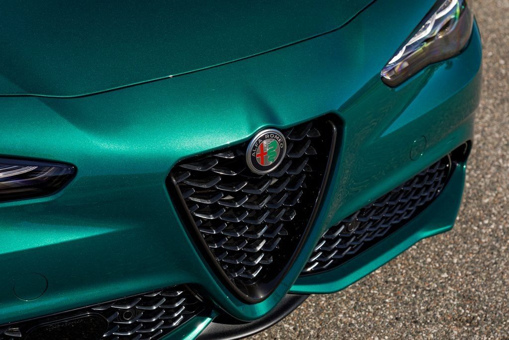 2025 Alfa Romeo Giulia Base - Photo 15