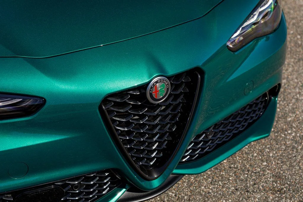 2025 Alfa Romeo Giulia Base - Photo 15