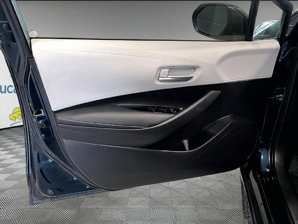 Used 2019 Blue Toyota SE image 9
