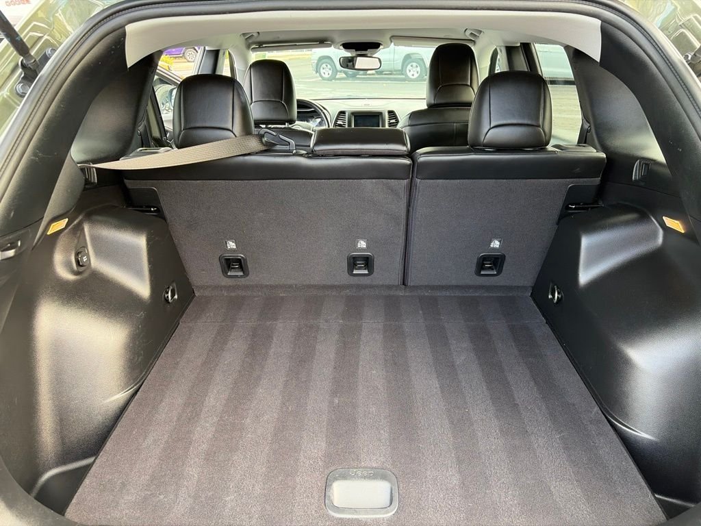 Used 2021 Green Jeep Latitude Lux image 13