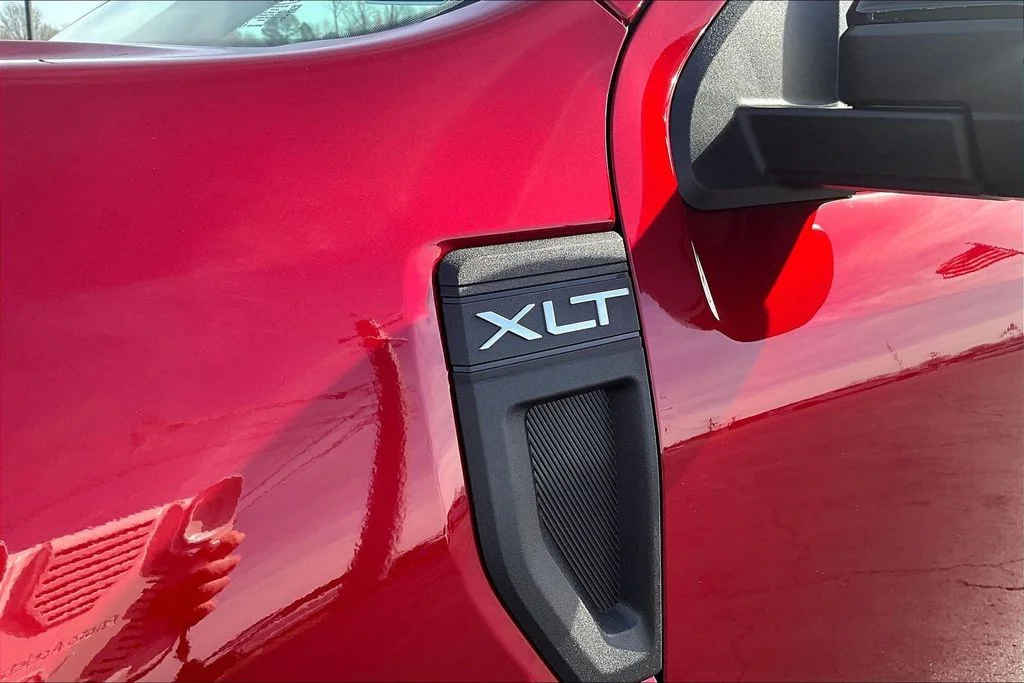 New 2026 Ruby Red Metallic Tinted Clearcoat Ford XLT image 9