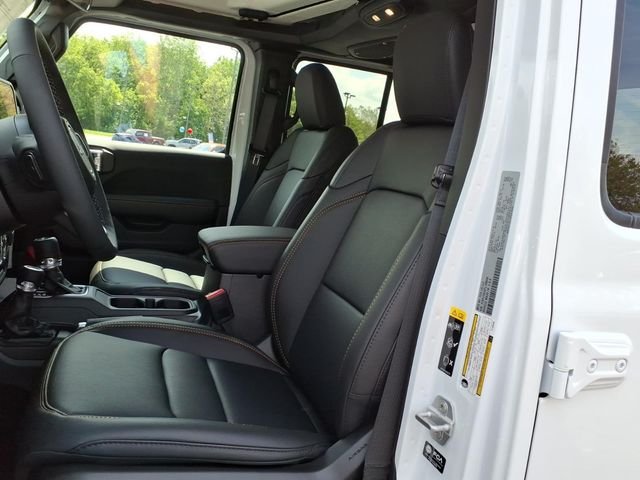 New 2026 Bright White Clear-Coat Exterior Paint Jeep Sahara image 12