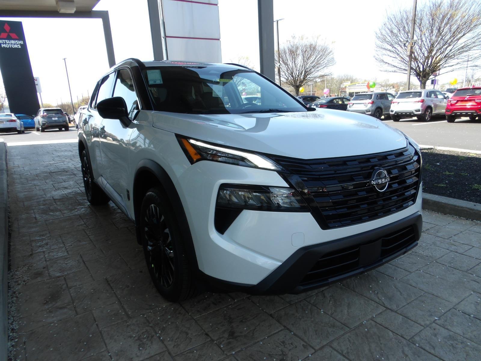 New 2026 Everest White Pearl TriCoat Nissan Dark Armor™ image 3
