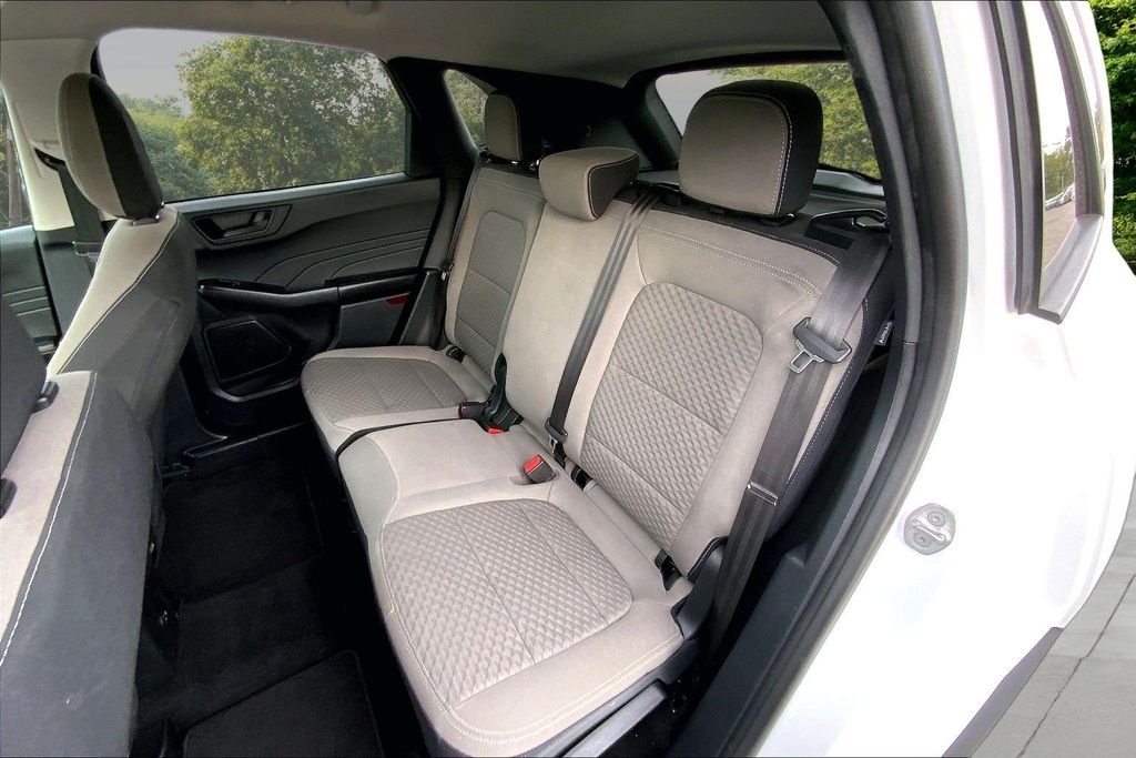 Used 2022 White Ford SE image 22