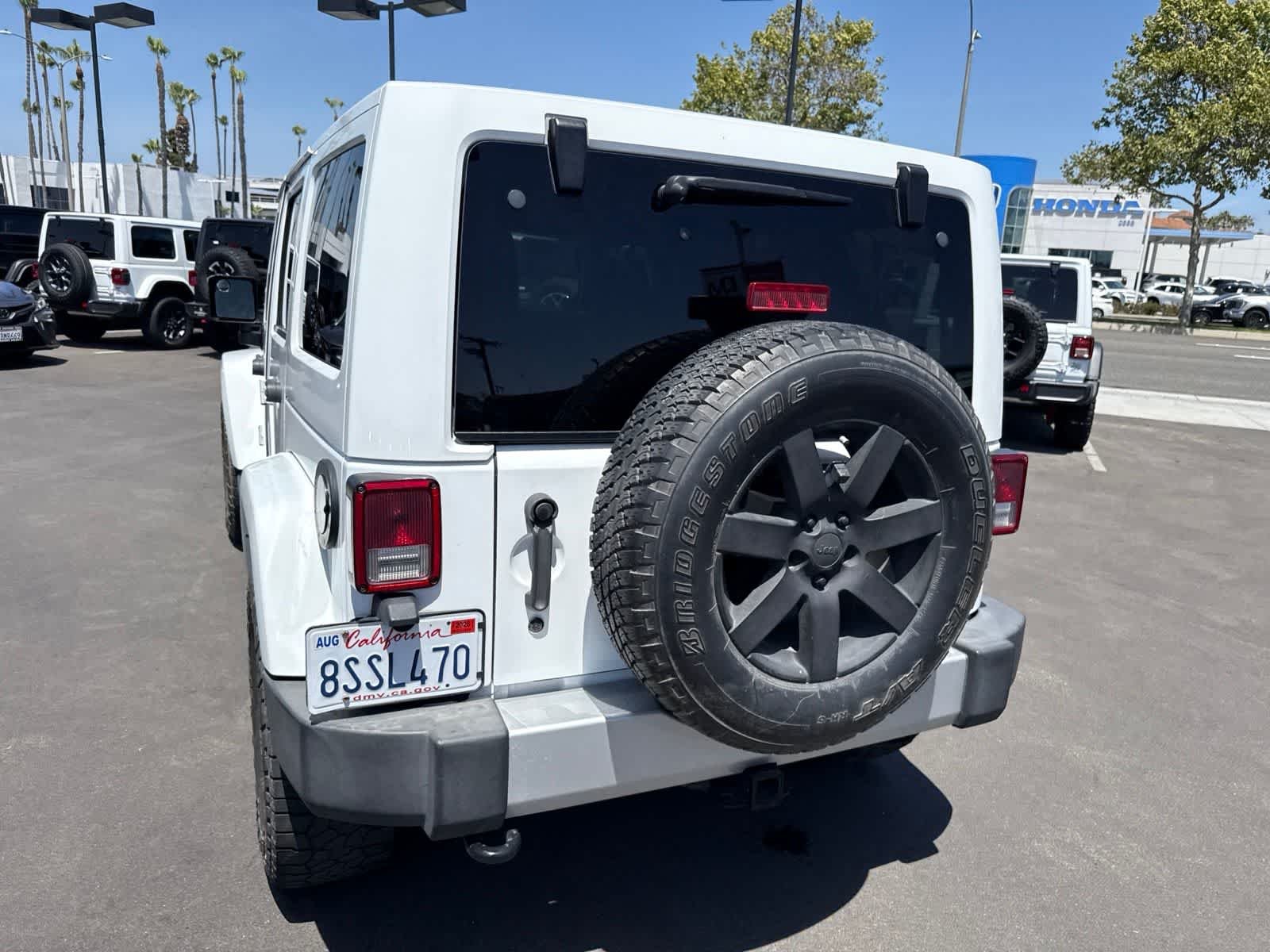 Used 2014 Bright White Clearcoat Jeep Sahara image 19
