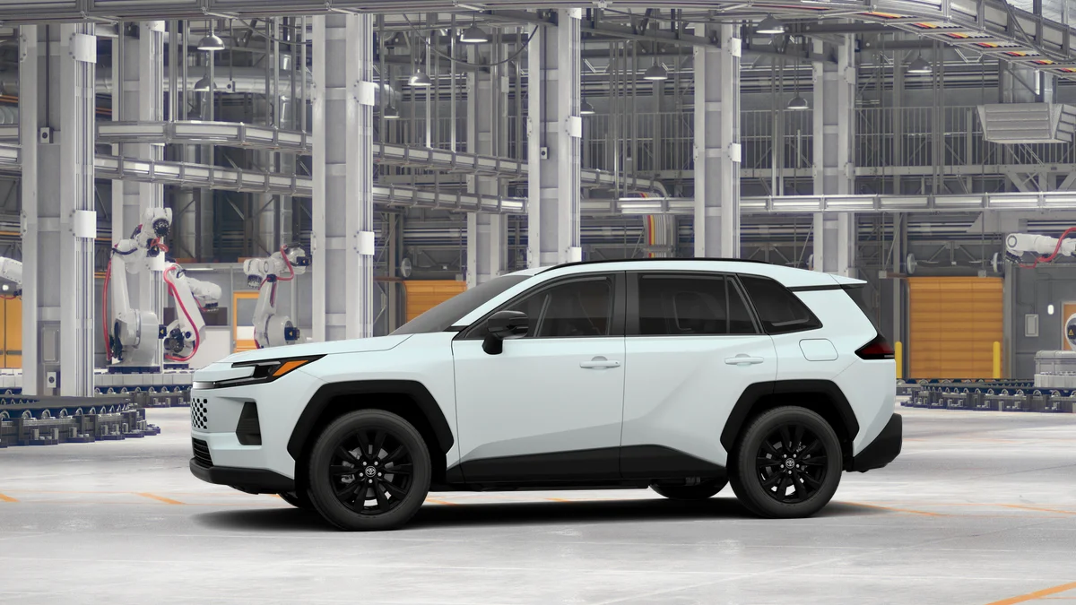 New 2026 Wind Chill Pearl Toyota XLE Premium image 3