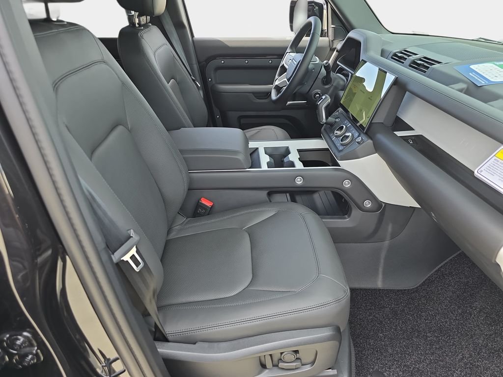 New 2026 Black Land Rover X-Dynamic SE image 10