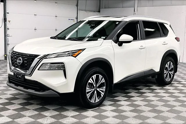 Used 2023 Pearl White Tricoat Nissan SV image 12