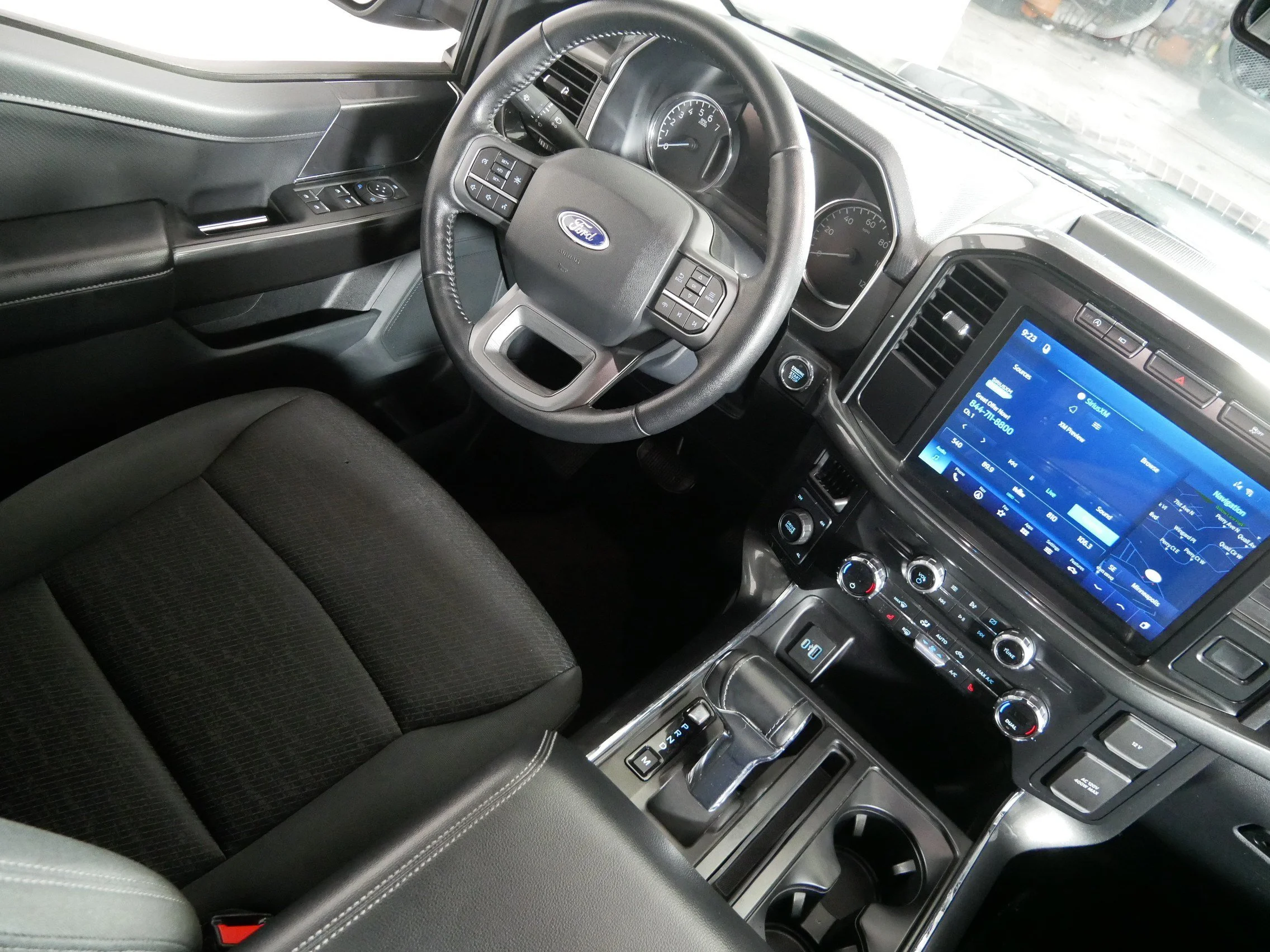 Used 2021 Agate Black Metallic Ford XLT image 9