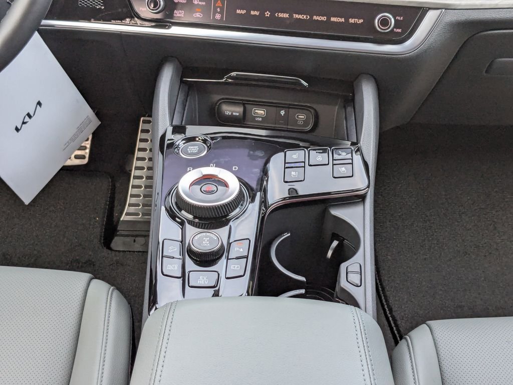 New 2025 Jungle Green Kia X-Line Prestige image 20