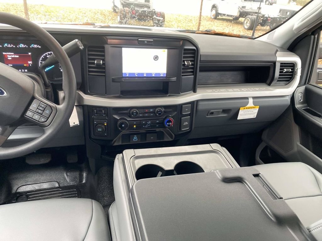 New 2026 Oxford White Ford F-450® XL image 13
