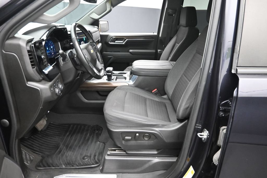 Used 2023 Gray Chevrolet LT image 16