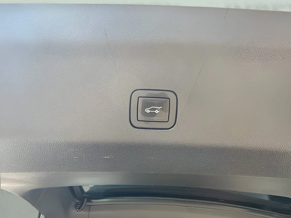Used 2026 Summit White GMC Denali Ultimate image 33