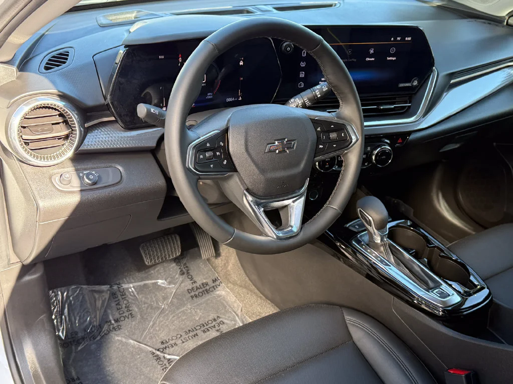 Used 2026 Summit White Chevrolet ACTIV image 25