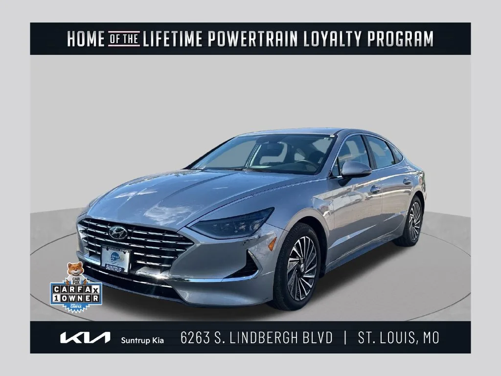 Used 2023 Silver Hyundai SEL image 1