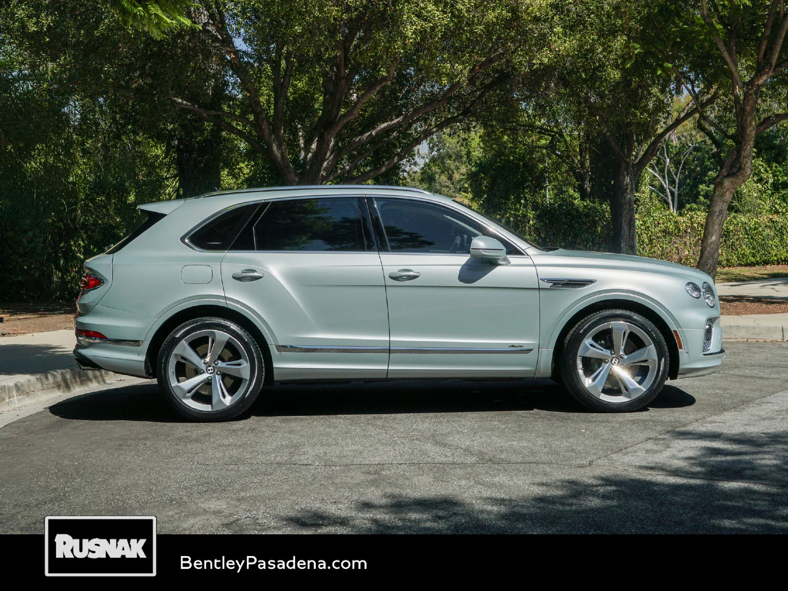 Certified Used 2023 Breeze by Mulliner Bentley Azure image 8