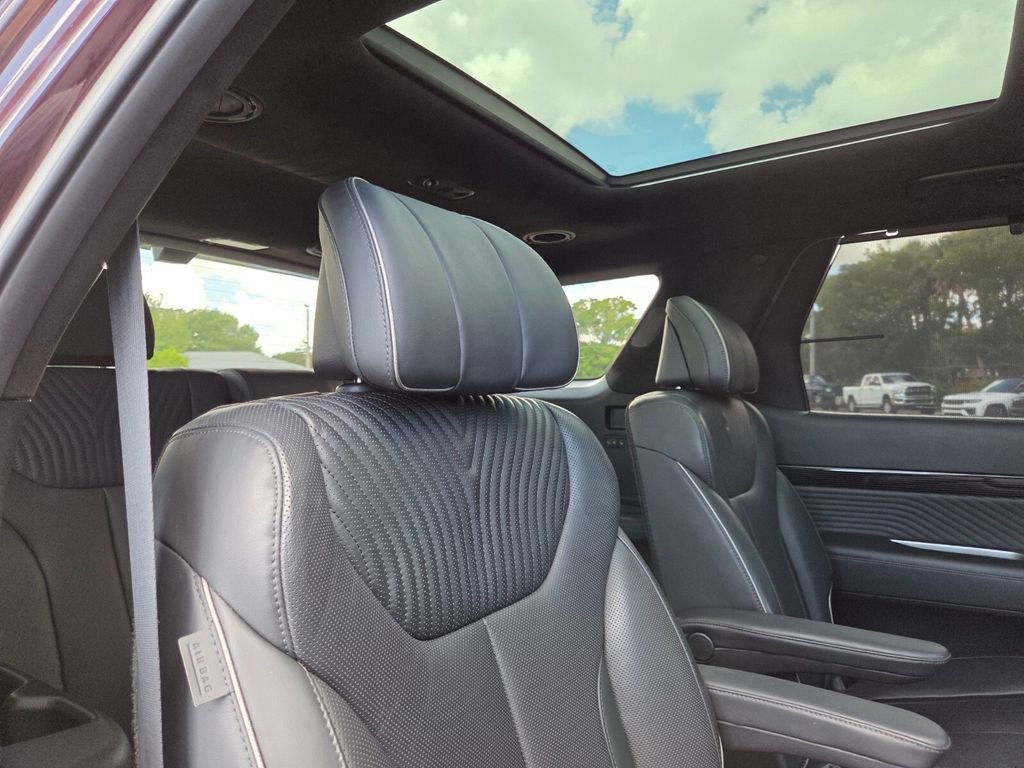 Used 2023 Sierra Burgundy Hyundai Calligraphy image 19