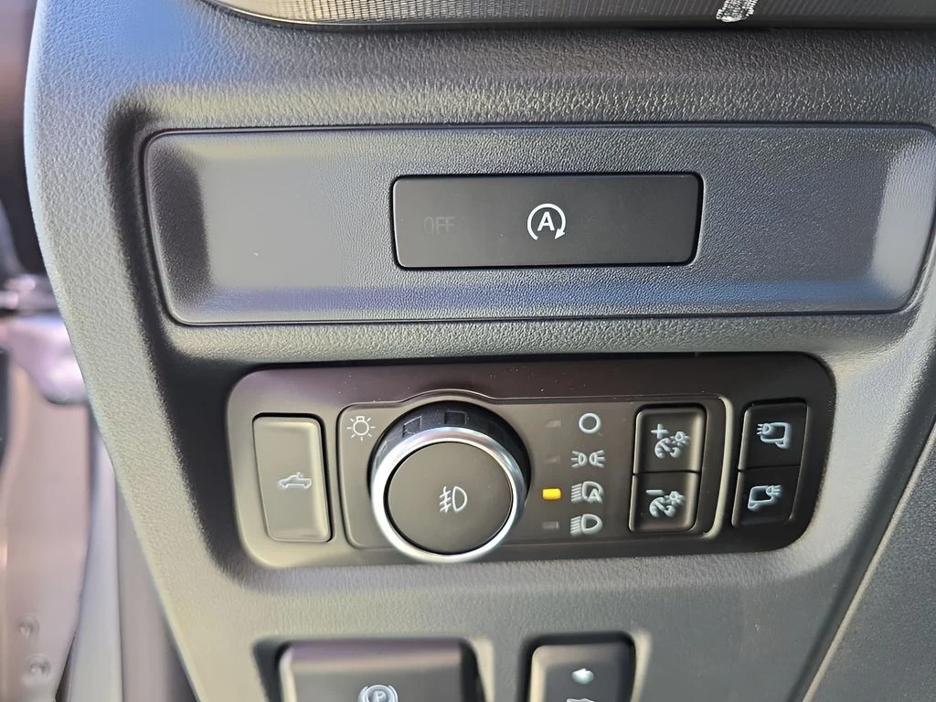 New 2025 Iconic Silver Metallic Ford Lariat® image 14