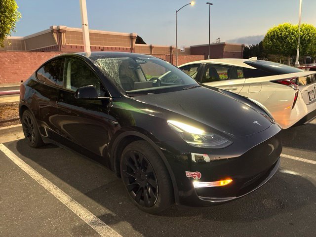 Used 2023  Tesla Long Range image 1