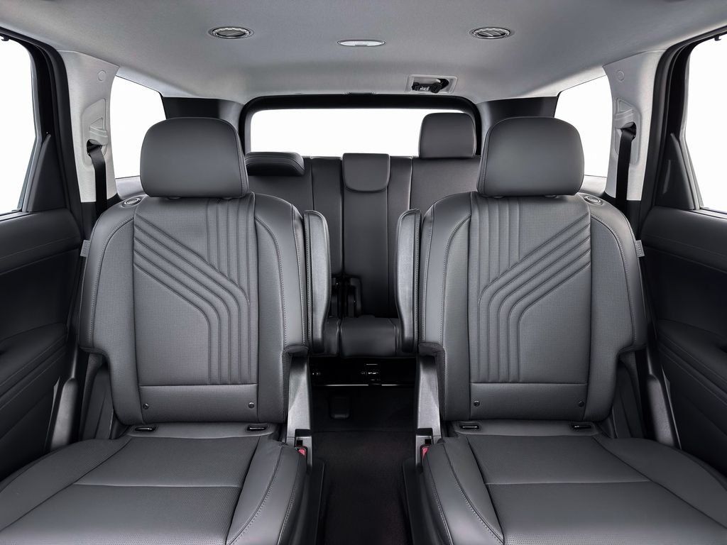 New 2026 Black Hyundai SEL image 25