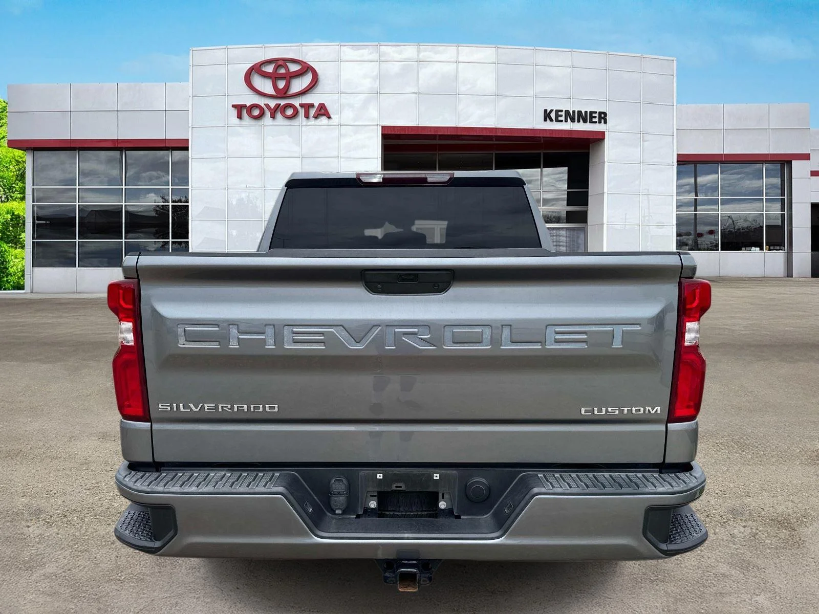 Used 2022 GRAY CHEVROLET CUST image 9