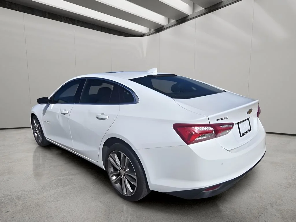 Used 2024 Summit White Chevrolet LT image 3