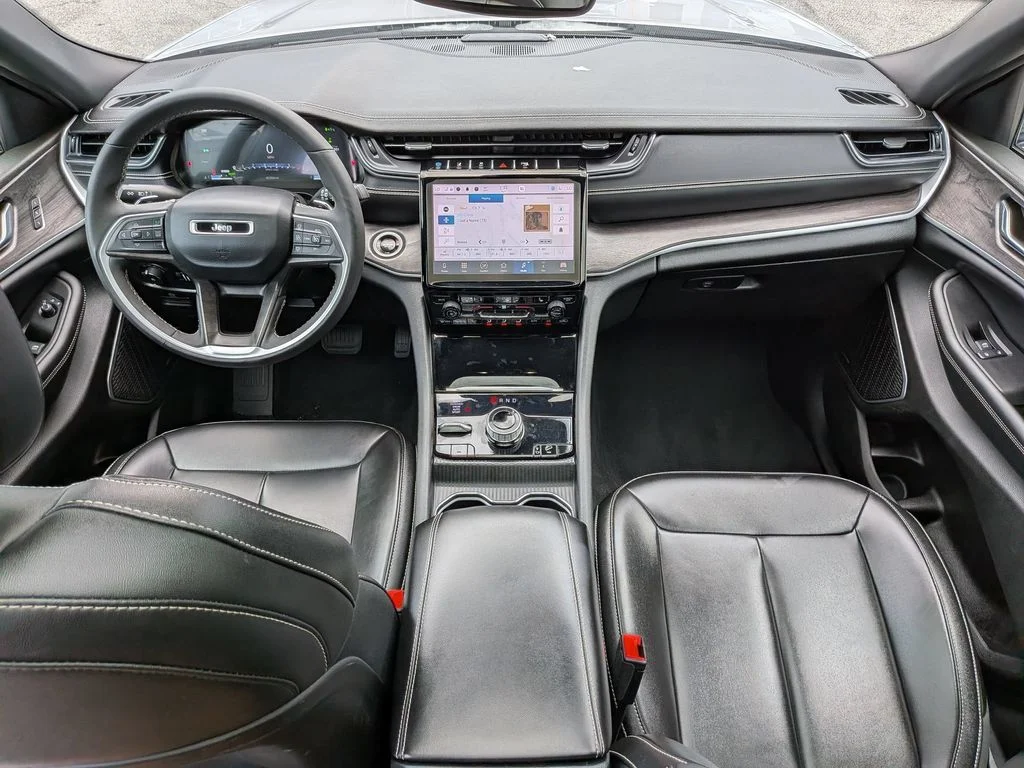 Used 2024 Silver Jeep 4xe image 24