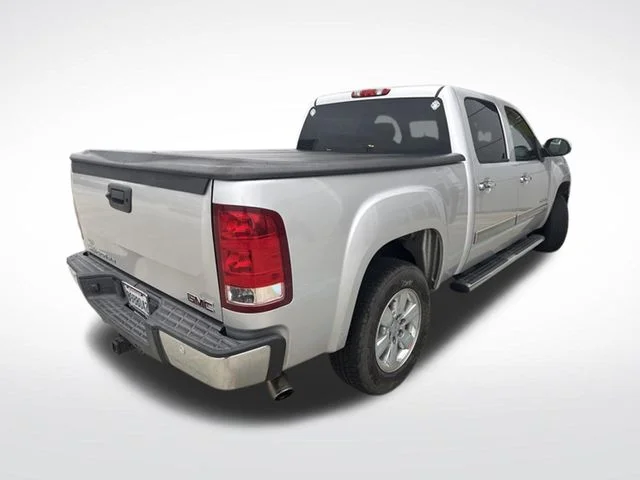 Used 2013 Silver GMC SLE image 6