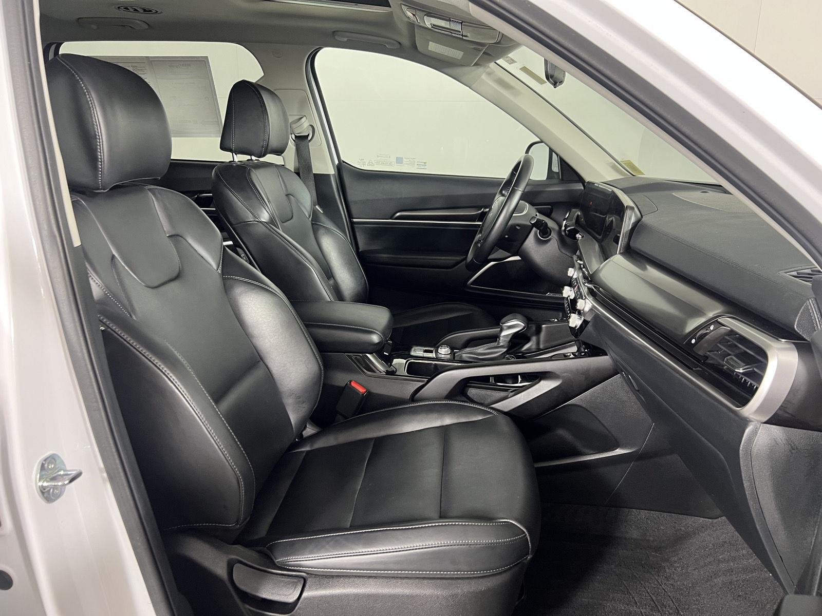Used 2025 Glacial White Pearl Kia S image 3