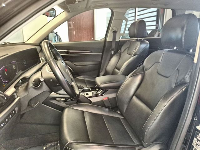 Used 2025 Black Kia S image 11