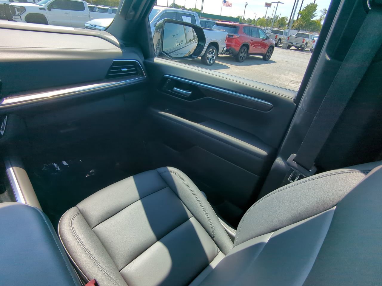 2025 Chevrolet Suburban Z71 - Photo 16