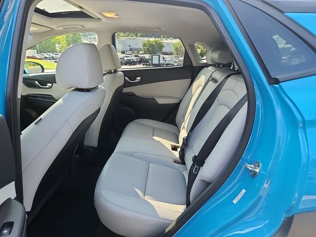 Used 2022 Green Hyundai Limited image 10