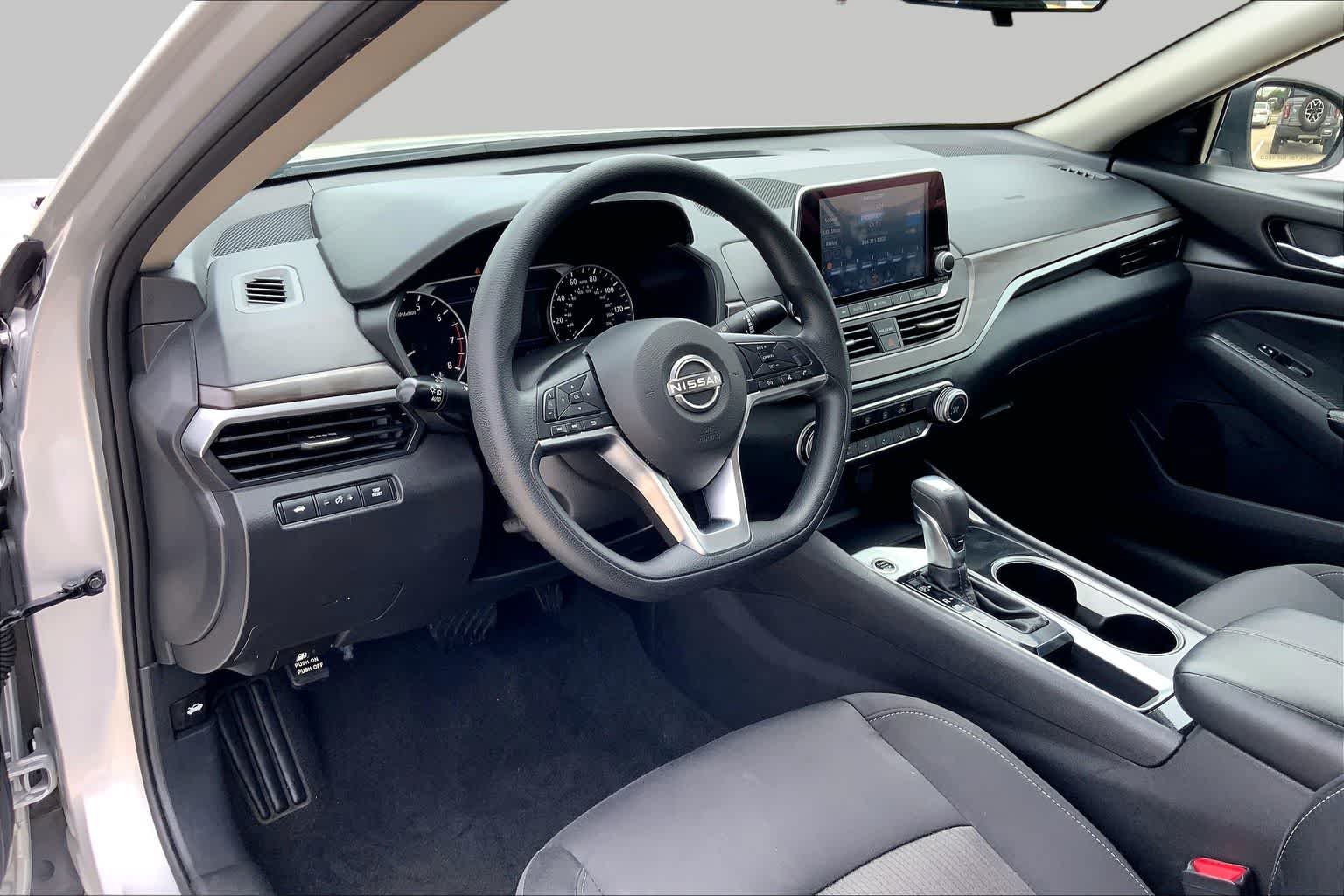 Used 2024 Brilliant Silver Metallic Nissan 2.5 SV image 17