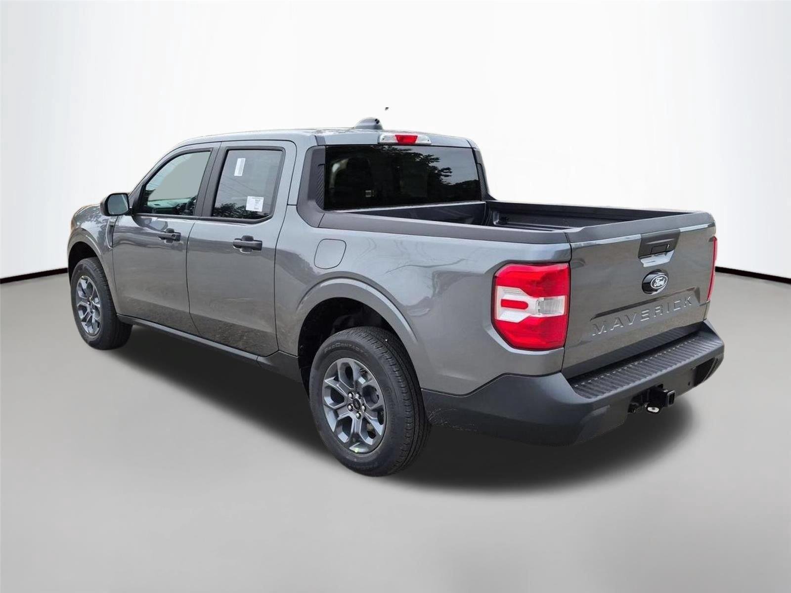 New 2026 Carbonized Gray Metallic Ford XLT image 3