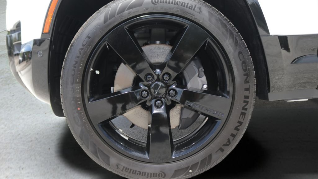 New 2026 Fuji White Land Rover X-Dynamic SE image 9