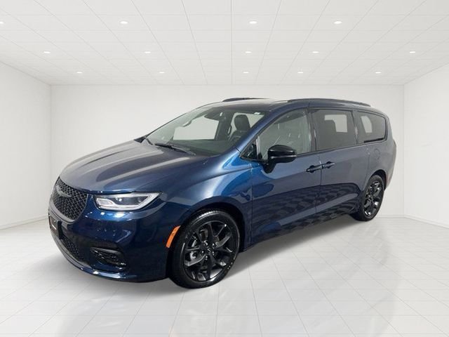 Certified 2025 Chrysler Pacifica Limited with VIN 2C4RC1GGXSR515149 for sale in Shakopee, Minnesota