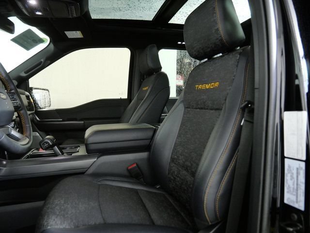 Used 2025  Ford Tremor image 16