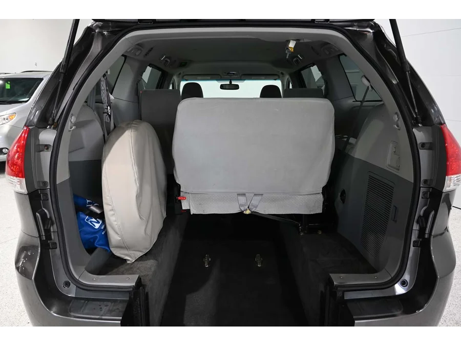 Used 2013 GRAY Toyota LE Mobility Handicap Van image 21