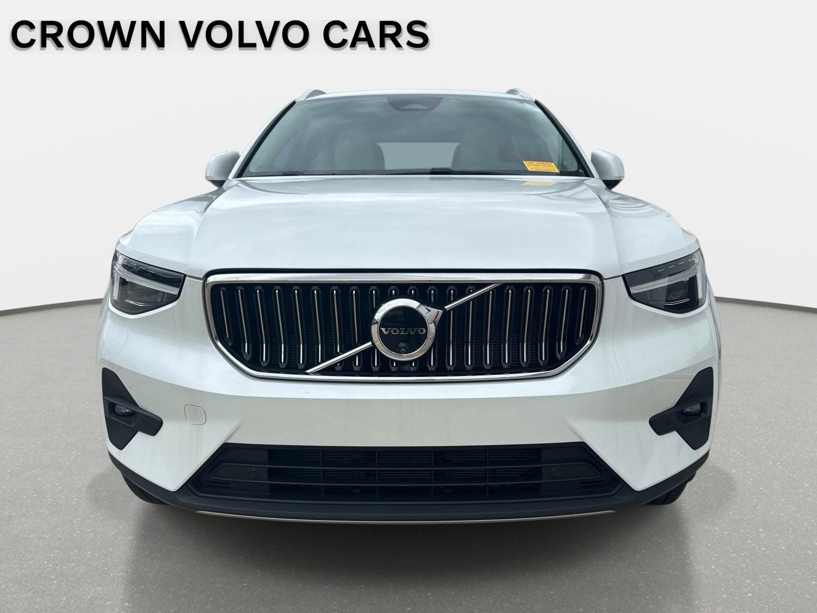 Used 2025 Crystal White Pearl Volvo Ultra Bright Theme image 2