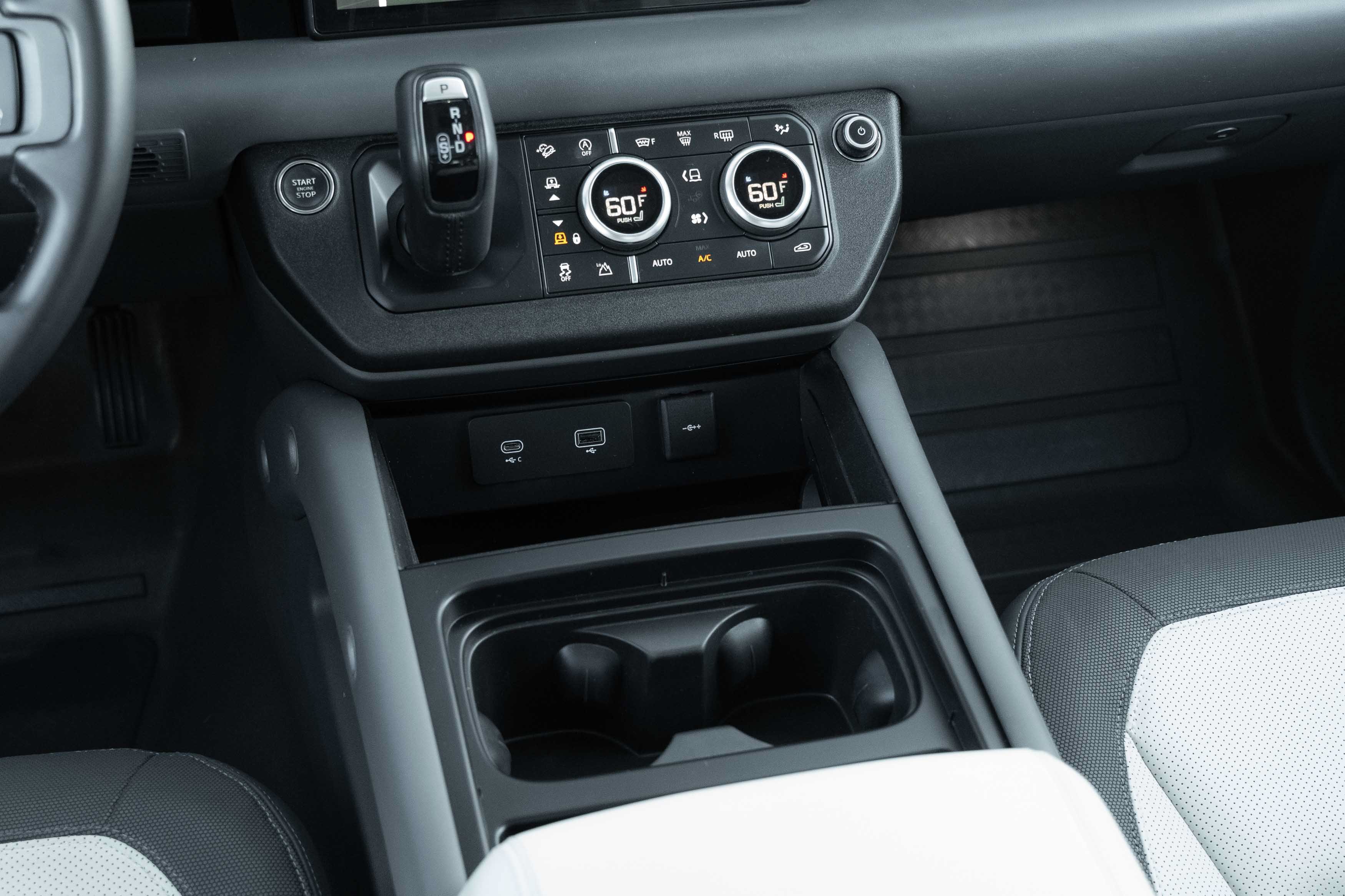 Used 2023 Fuji White Land Rover X-Dynamic SE image 13