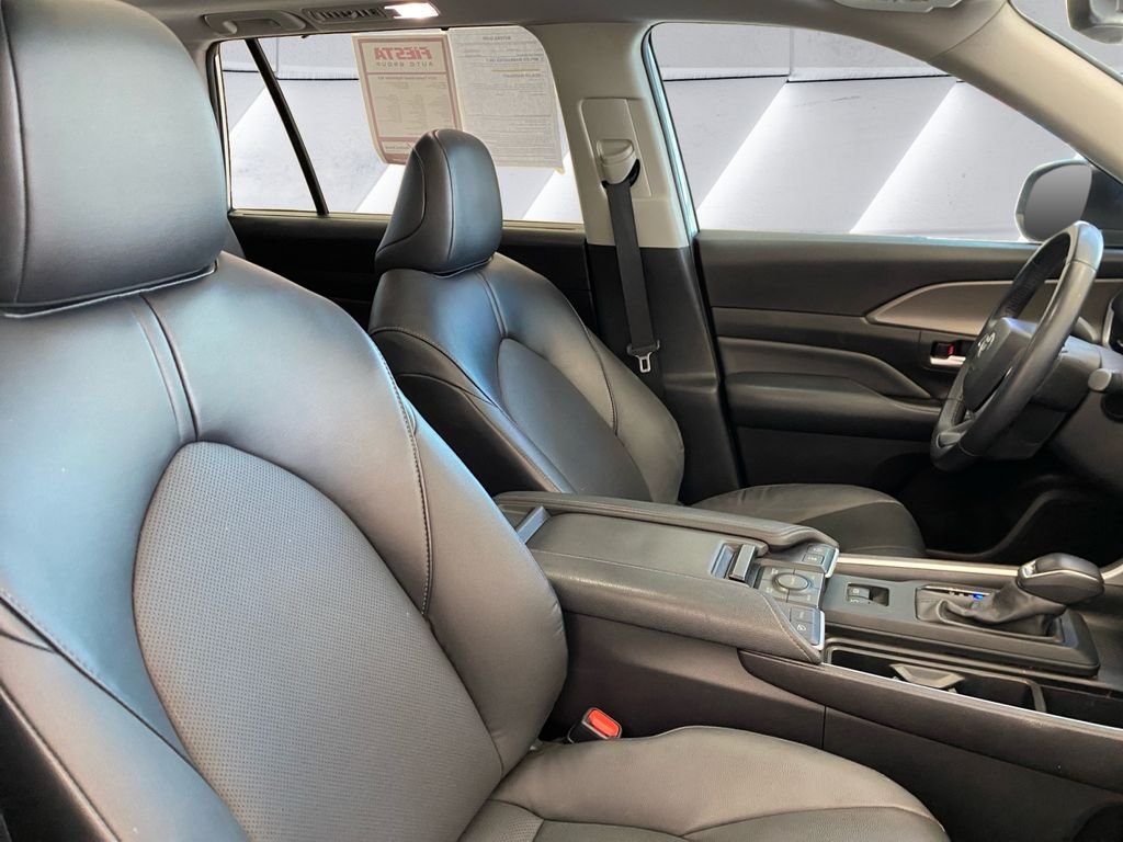 Used 2024 Silver Toyota XLE image 14