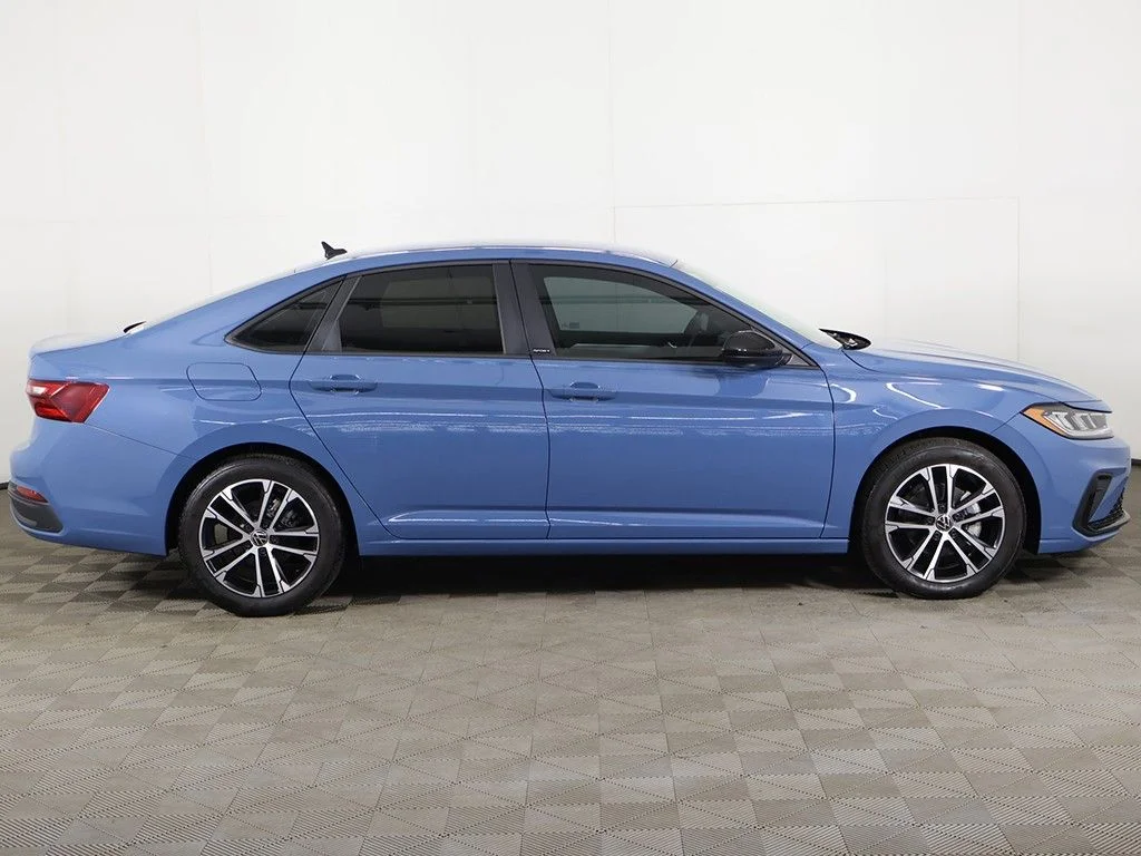 Used 2025 Blue Volkswagen 1.5T Sport image 17