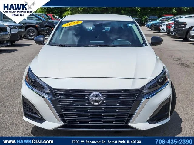 Used 2025 White Nissan 2.5 SV image 4