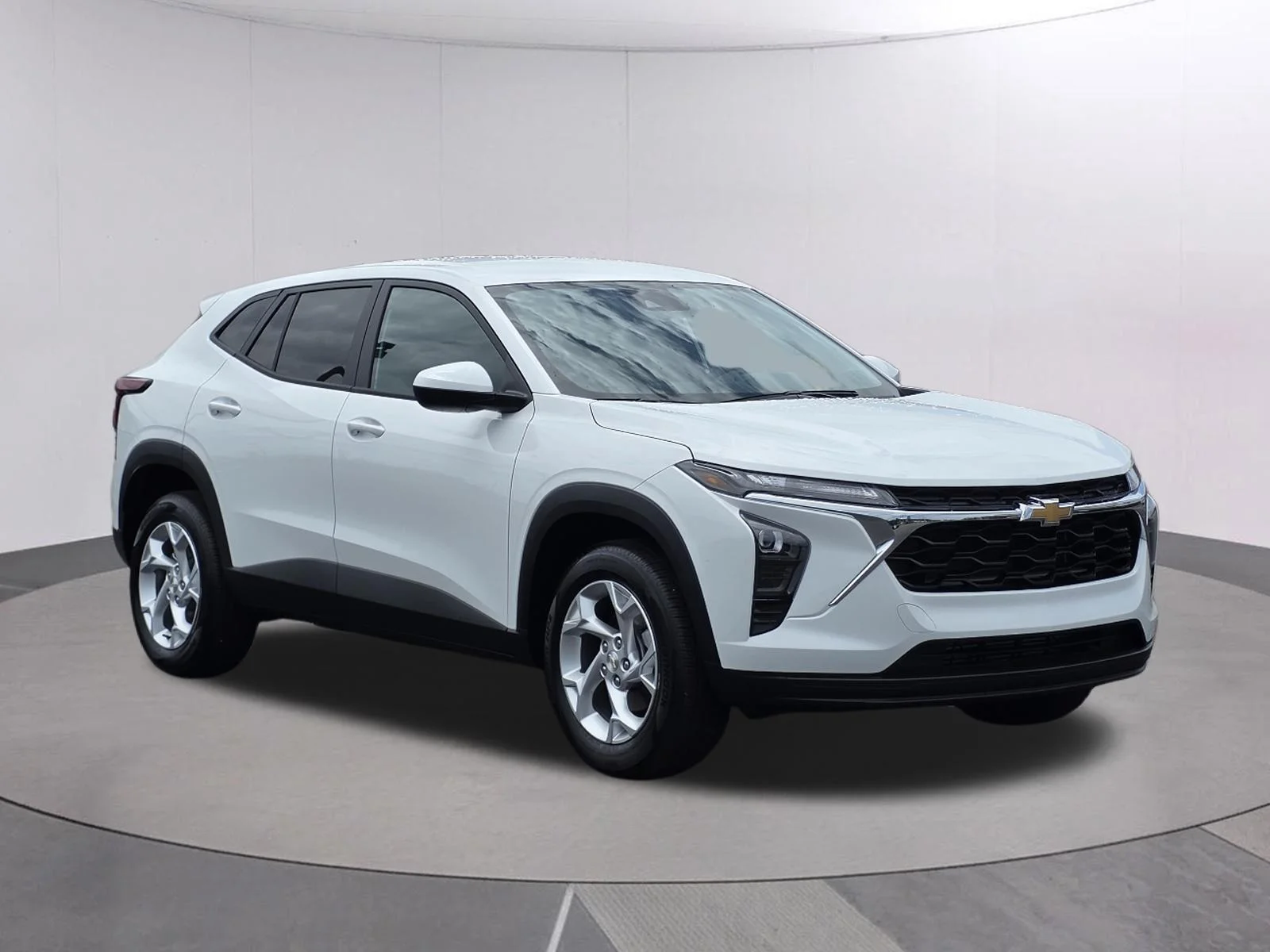 Used 2026 Summit White Chevrolet LS image 9