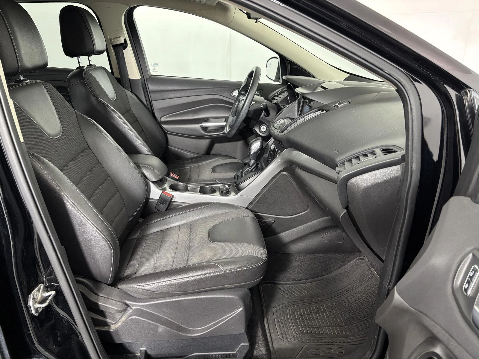 Used 2016 Shadow Black Ford SE image 22