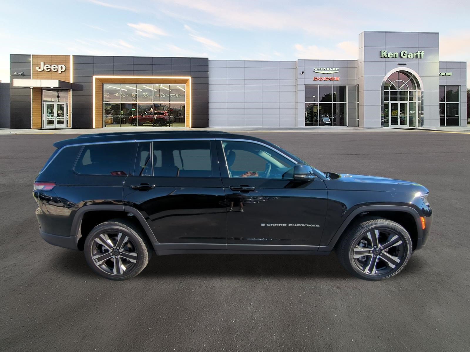 New 2027 High-Gloss Black Paint Jeep Limited image 3