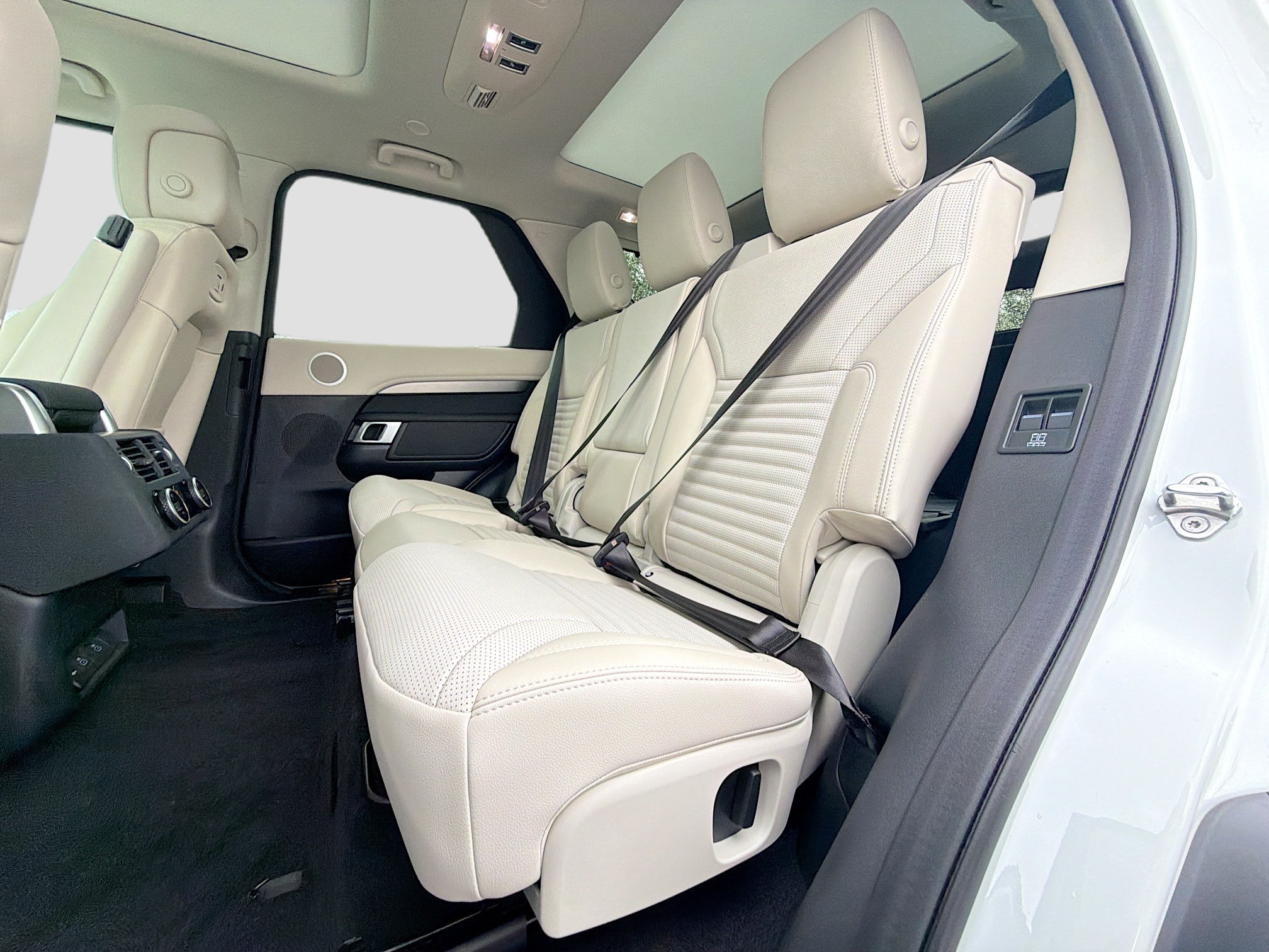 New 2026 Fuji White Land Rover Gemini Edition image 22