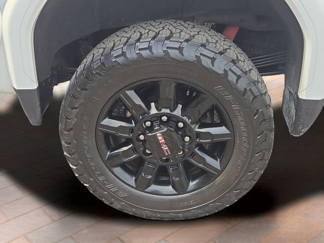 Used 2024 Summit White GMC AT4 image 31